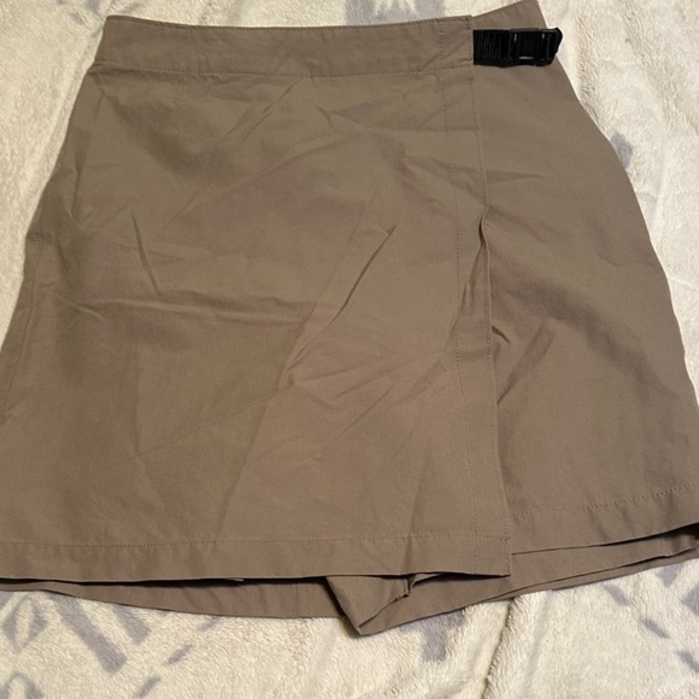 Woolrich Tan Skort with Buckle Detail size 6